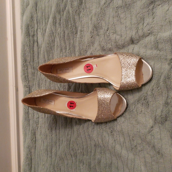 COLE HAAN SPARKLING HEELS - Picture 8 of 8